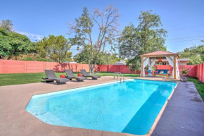 Vintage Las Vegas Oasis Less Than 3 Mi to the Strip!